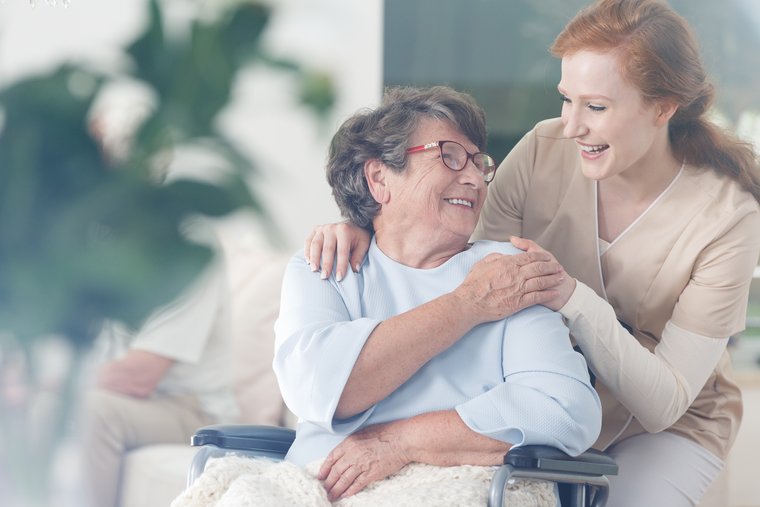 Patientin mit Besucherin